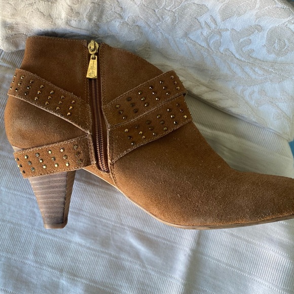 Matt Bernson Cognac Suede Rhinestone
Strap Ankle Boots SZ 11M - Picture 7 of 16